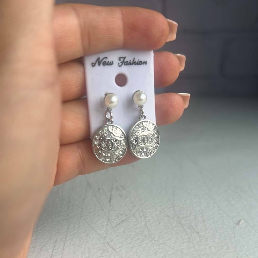 NEW stainless steel Silver and White Dangle Earrings new
